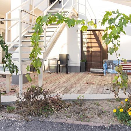 Deli Terasz B Apartman Free Parking, Self-Check-In Anytime Дьор Екстериор снимка