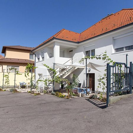 Deli Terasz B Apartman Free Parking, Self-Check-In Anytime Дьор Екстериор снимка