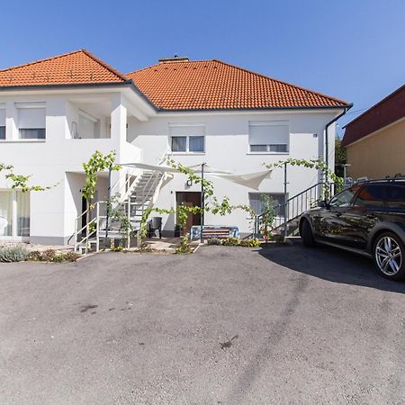 Deli Terasz B Apartman Free Parking, Self-Check-In Anytime Дьор Екстериор снимка