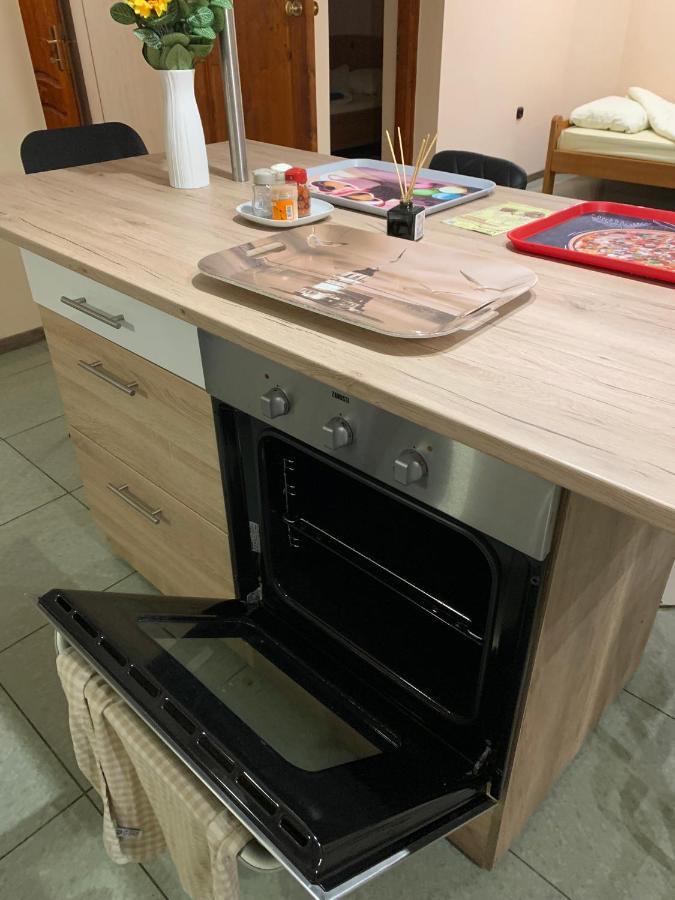 Deli Terasz B Apartman Free Parking, Self-Check-In Anytime Дьор Екстериор снимка