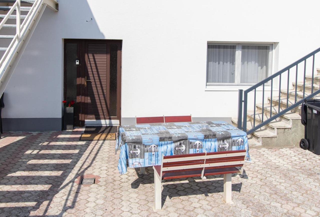 Deli Terasz B Apartman Free Parking, Self-Check-In Anytime Дьор Екстериор снимка