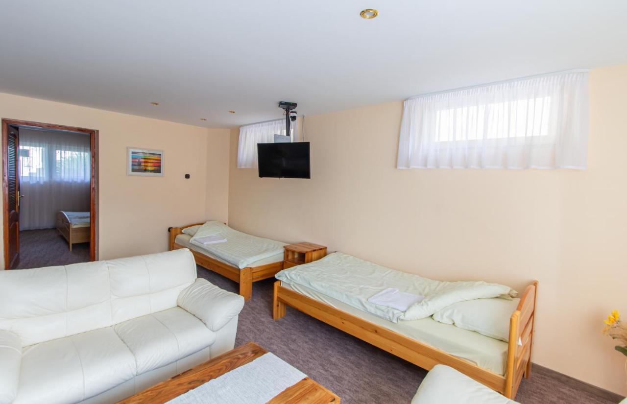 Deli Terasz B Apartman Free Parking, Self-Check-In Anytime Дьор Екстериор снимка