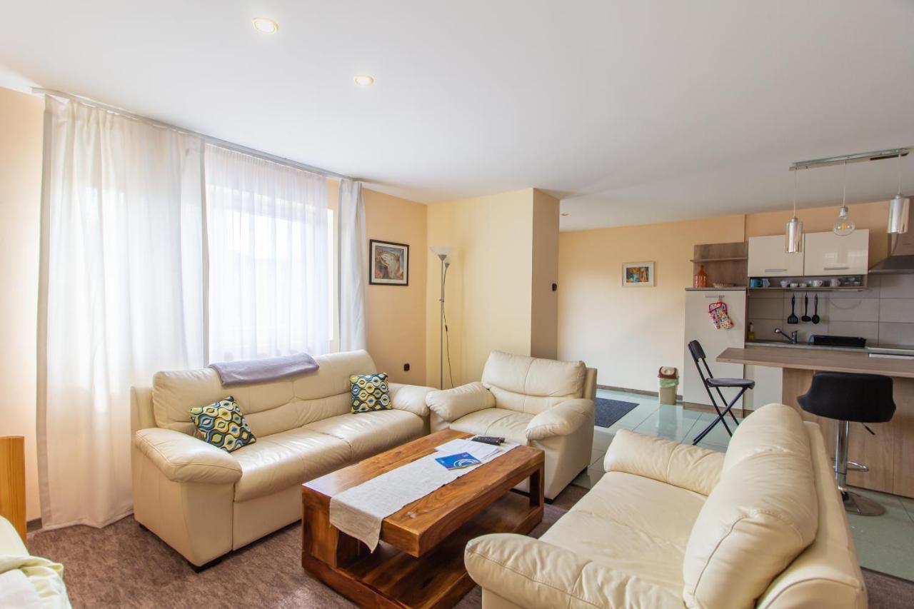 Deli Terasz B Apartman Free Parking, Self-Check-In Anytime Дьор Екстериор снимка