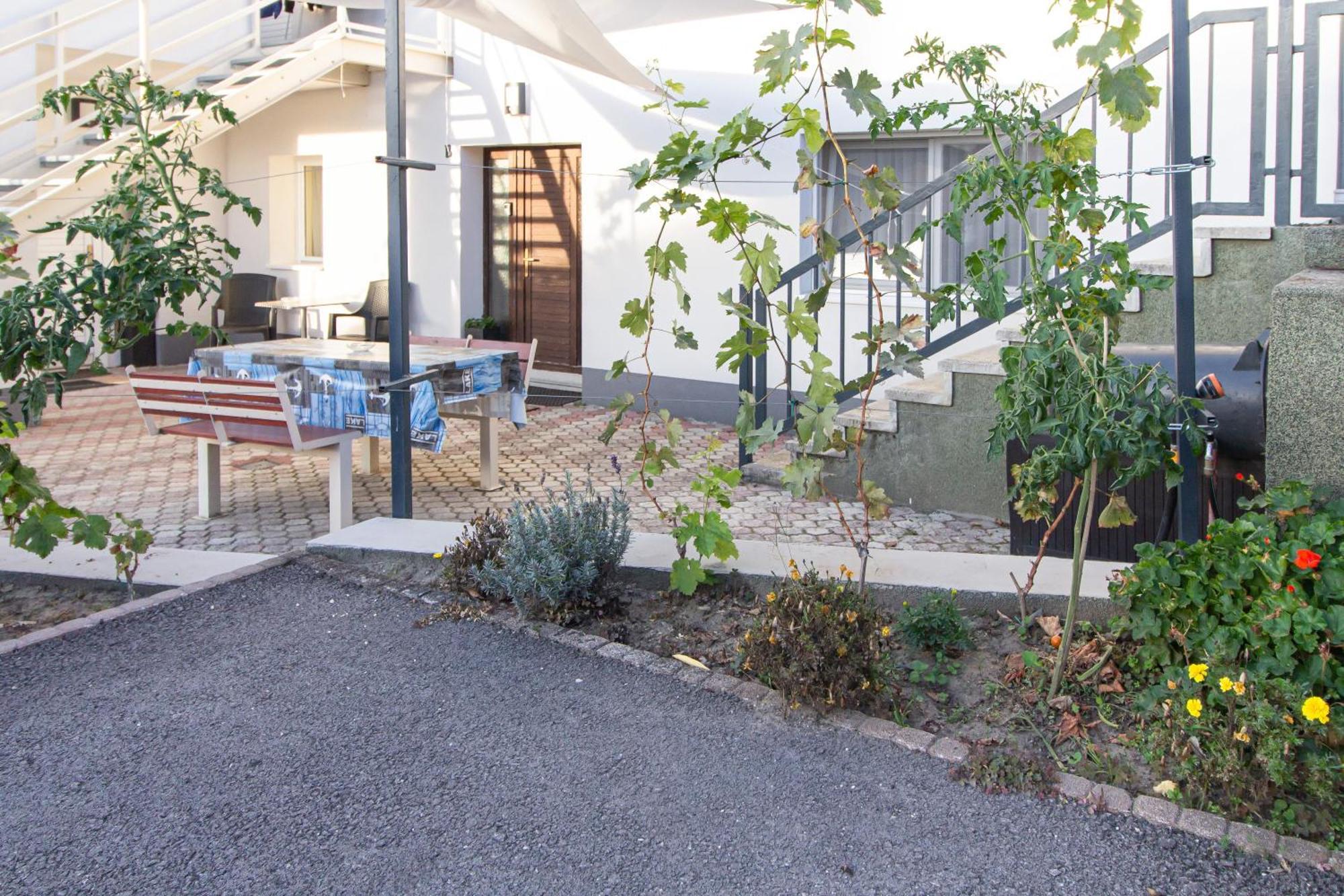 Deli Terasz B Apartman Free Parking, Self-Check-In Anytime Дьор Екстериор снимка